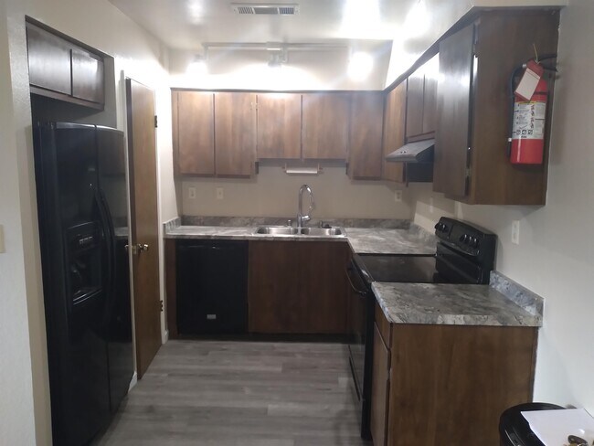 Foto del edificio - 4504 N Valentine Ave