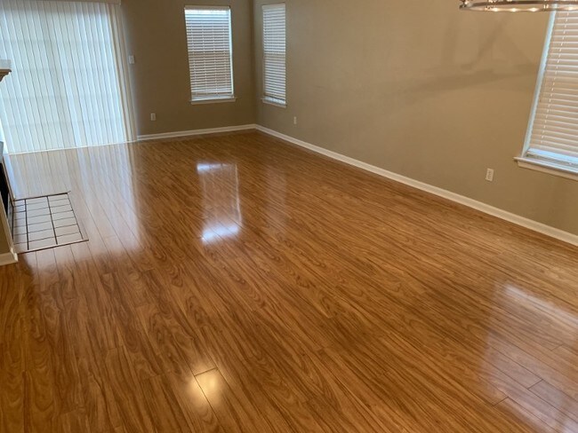 Building Photo - 1117 Mosswood Chase