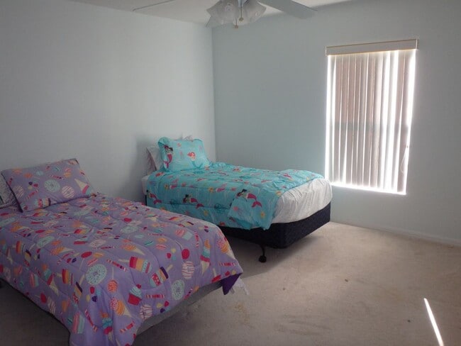 Building Photo - Large 4 BR Home in West Melbourne