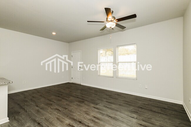 Building Photo - 104 Vlg Grn Dr NW