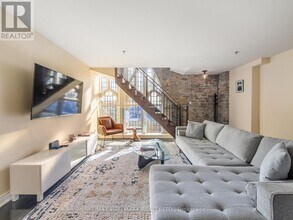 Building Photo - 384 Sunnyside Ave