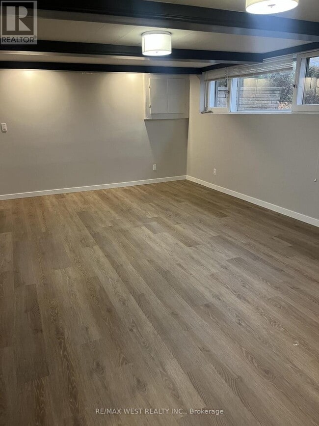 Building Photo - 35 Lilywood Rd