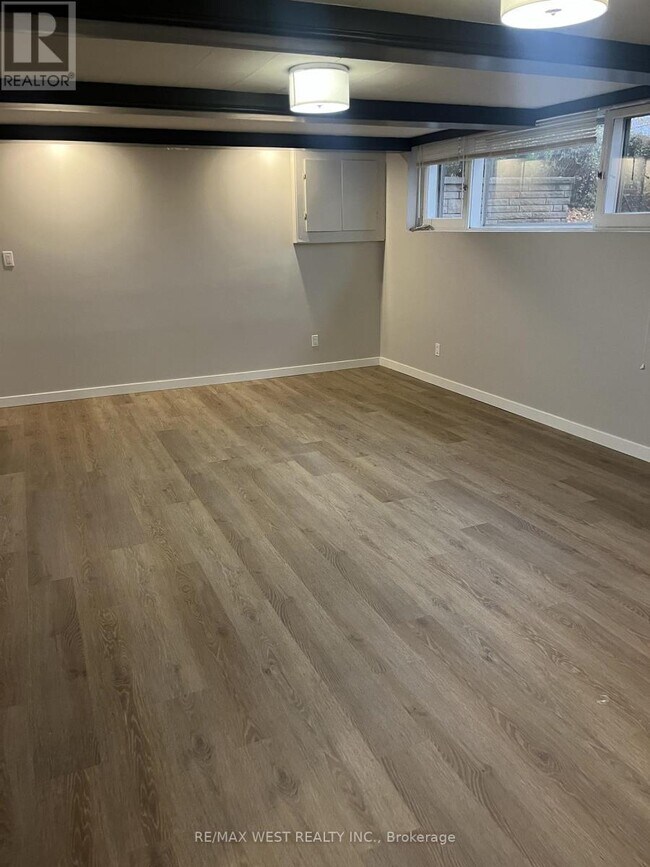 Building Photo - 35 Lilywood Rd