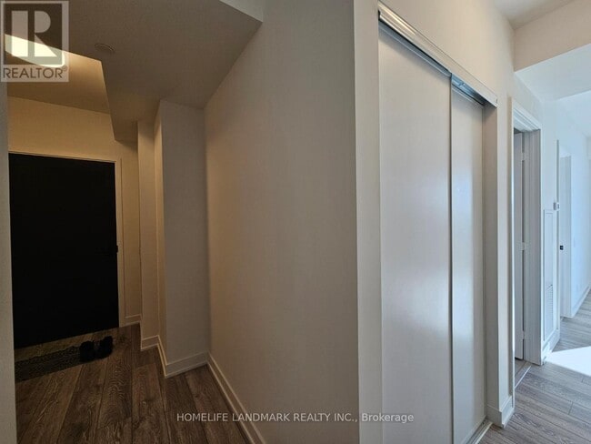 Building Photo - 108 Peter St