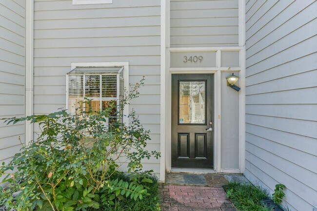 Foto del edificio - Offered By Precision Realty & Management, LLC