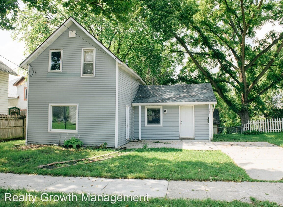 2 br, 1.5 bath House 323 7th Ave SE House Rental in Rochester, MN
