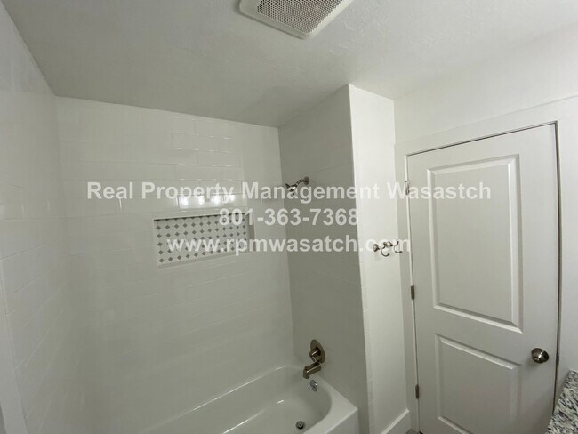 Building Photo - Check out this Beautiful 4 bedroom 2 Bathroom Home in West Valley Ut!!