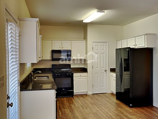 Foto del edificio - 750 Brooks Rd