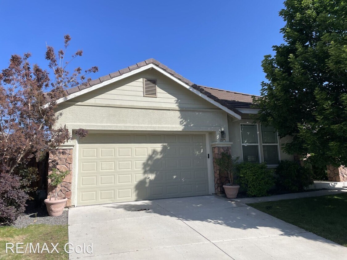 3 br, 2 bath House 2876 Falcon Ridge Drive House Rental in Sparks