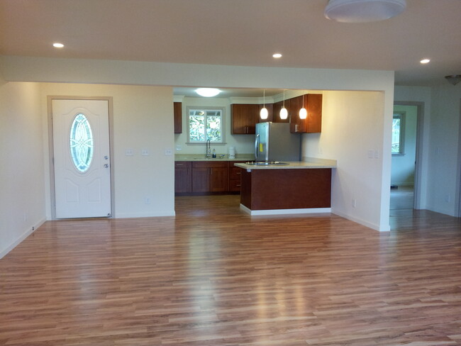 Building Photo - Large Upstairs Unit (Duplex) Kaneohe - 3 b...