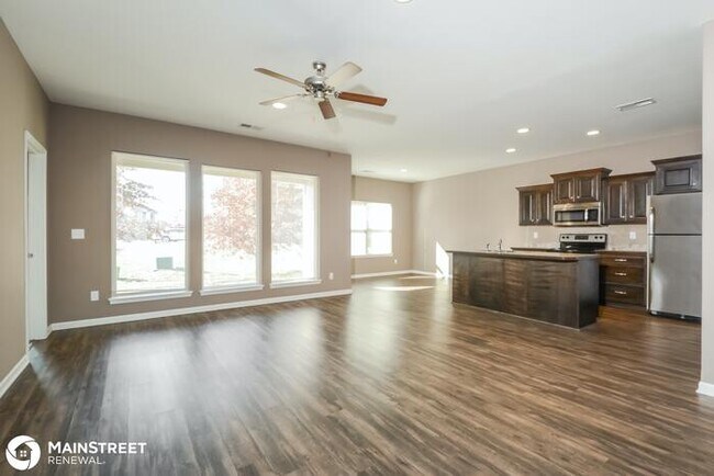 Building Photo - 1518 NE Jaclyn Dr, Grain Valley, MO 64029