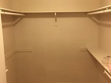 Foto del edificio - Beautiful One Bedroom with plenty of additional spaces for storage