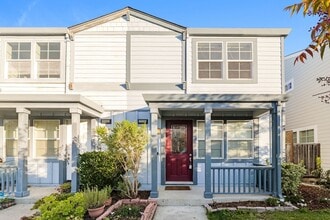 Building Photo - 2556 N Village Dr