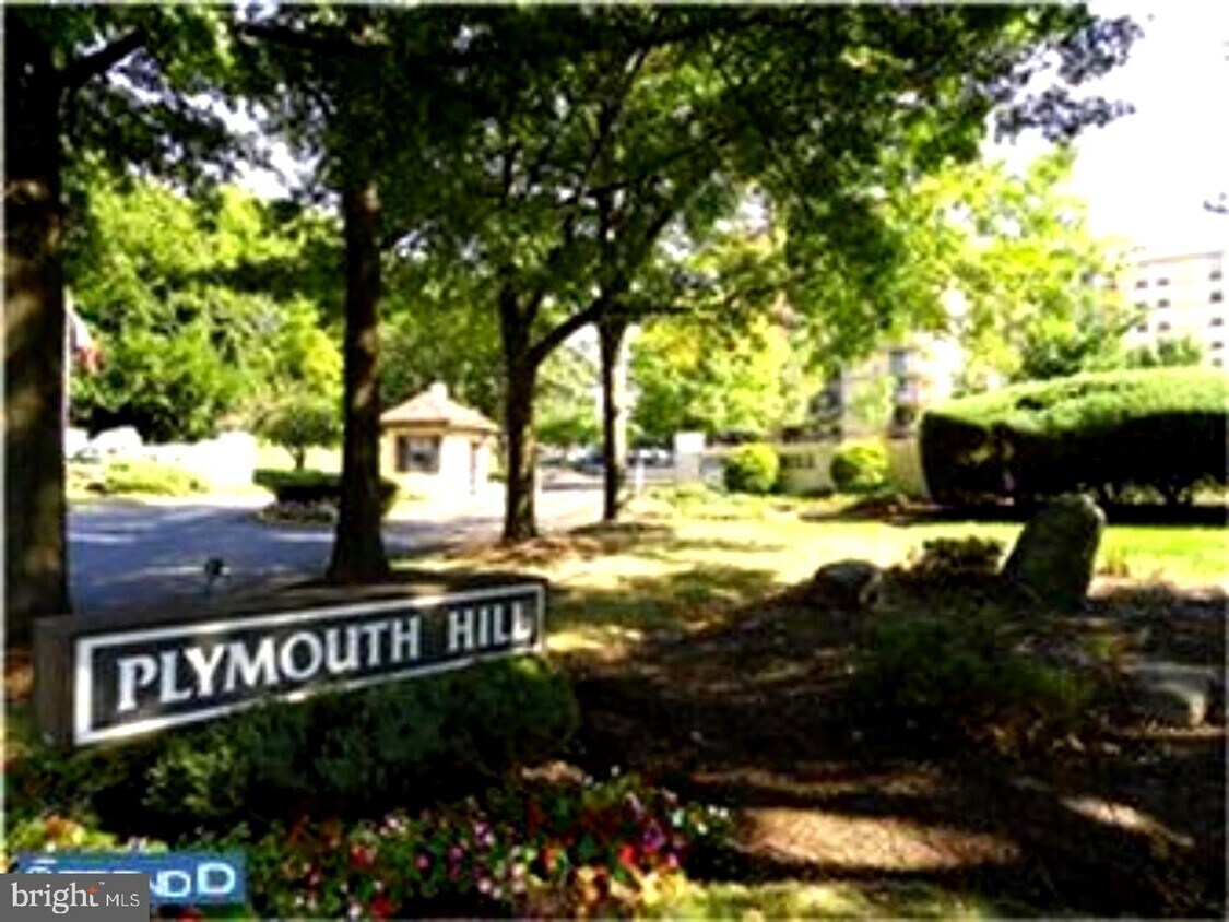 Primary Photo - 666 W Germantown Pike