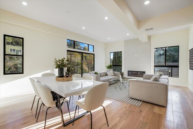 Sala + Comedor (Piso 2) - 4509 Jessica Dr