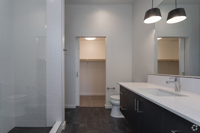 large bathrooms - Rendezvous Urban Flats