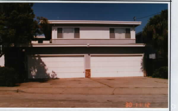 Building Photo - 211-217 Bunny Ct