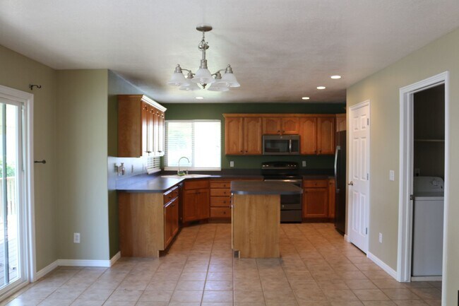 Building Photo - Amazing home in Layton!