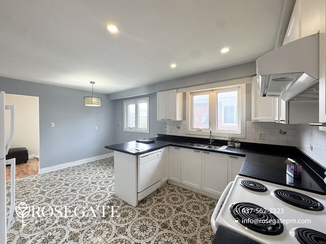 Building Photo - Spacious 3-Bedroom Main Level Apartment with Private Balcony – Brampton