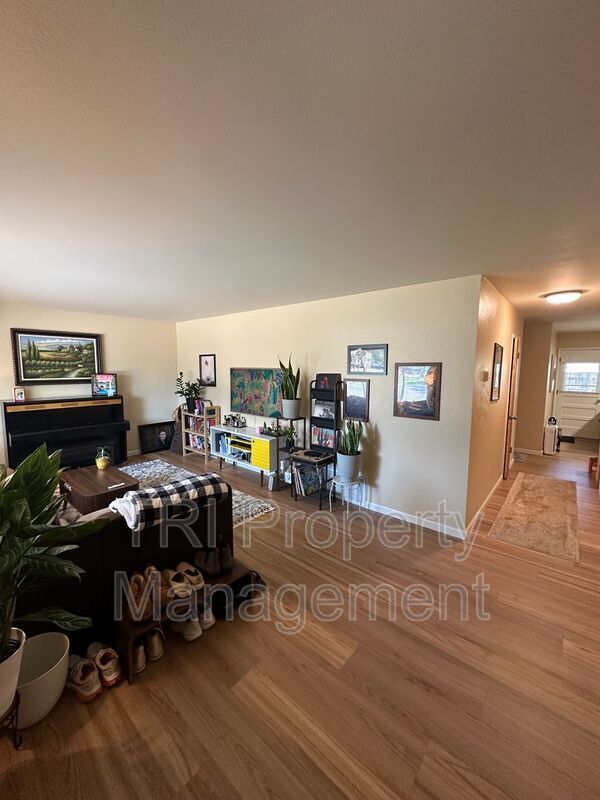 Building Photo - 1108 McHugh St