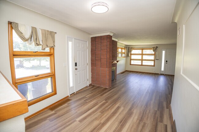 Foto del edificio - 2401 Willow Dr