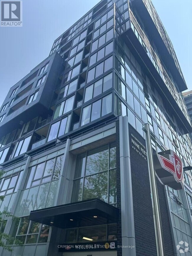 Building Photo - 17-717 Dundonald St