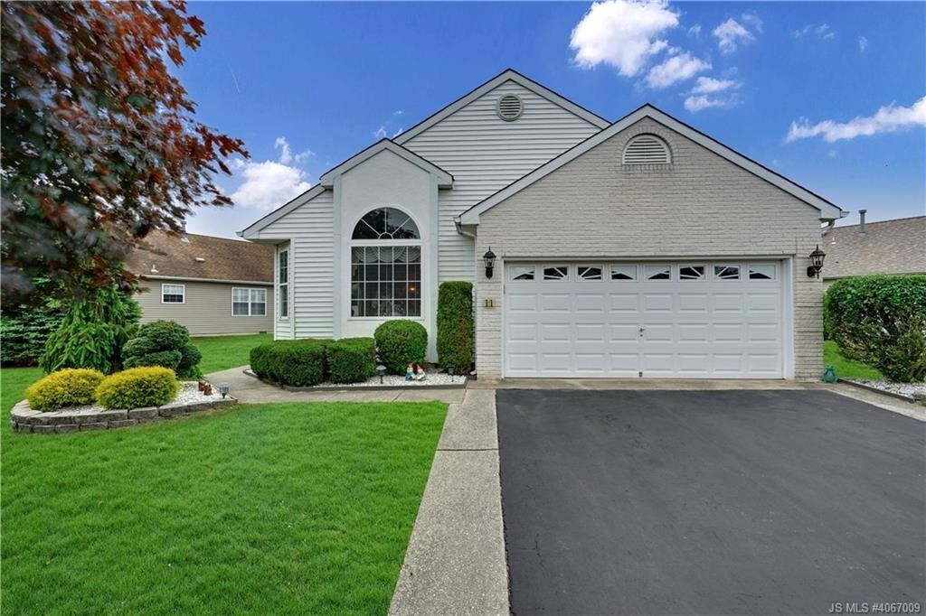 Primary Photo - 11 Winterton Dr