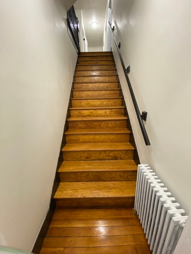 Building Photo - 17 Linden Pl