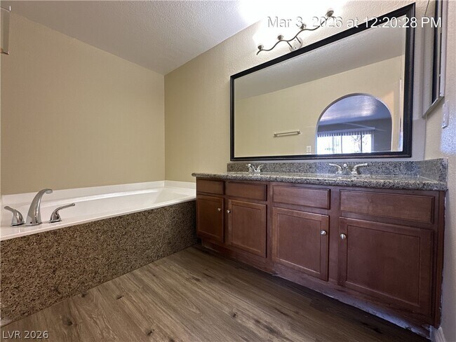 Foto del edificio - 1842 N Decatur Blvd