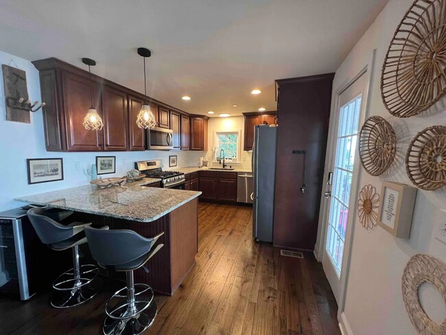 Building Photo - Modernized 3 Bedroom Charming Home with a ...