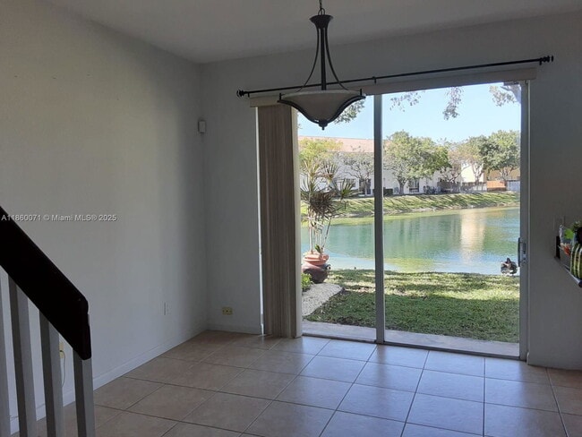 Foto del edificio - 2155 NE 3rd Ct