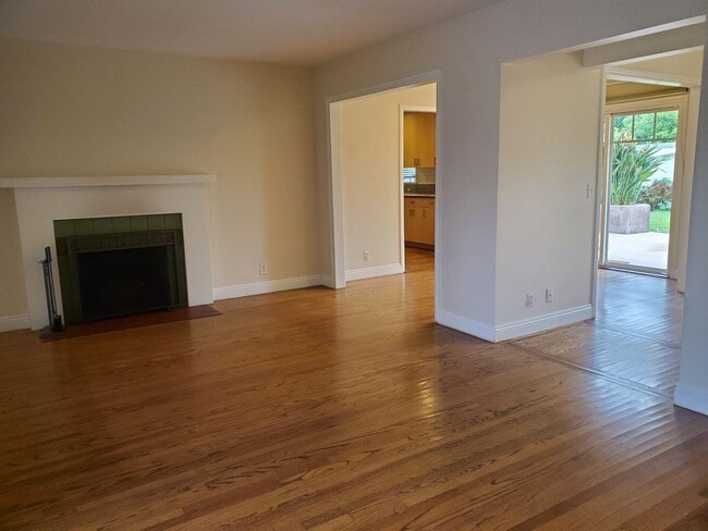 Building Photo - 1206 Drown Ave