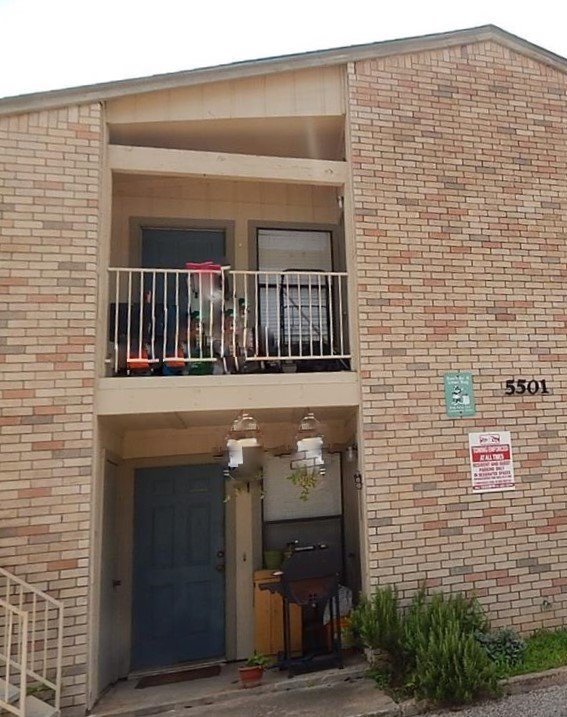 Foto del edificio - 5501 Rose Hill Cir