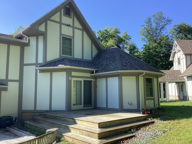 Building Photo - 150B Hanover Rd