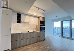 Building Photo - 319 Jarvis St