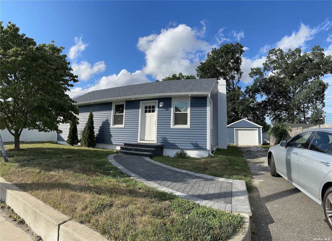Primary Photo - 129 Bay Shore Rd