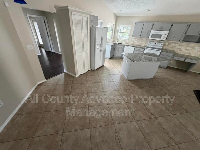 Foto del edificio - 3232 Oakwood Pl