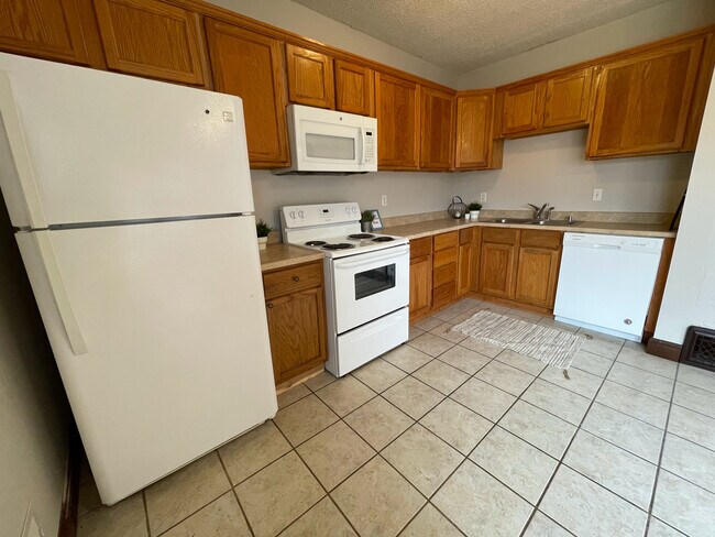 Building Photo - 1321 E 59th St