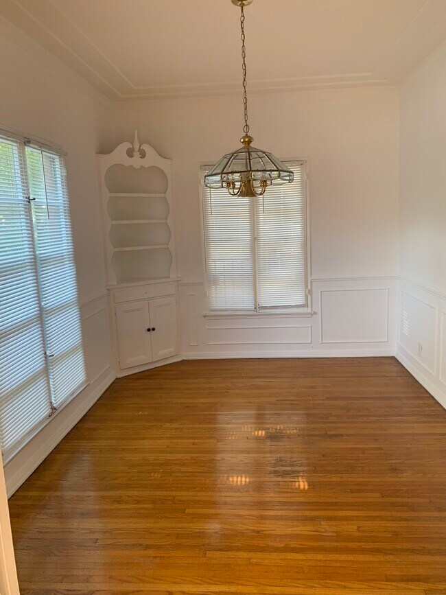 Dining room: partial view - 208 S Reeves Dr
