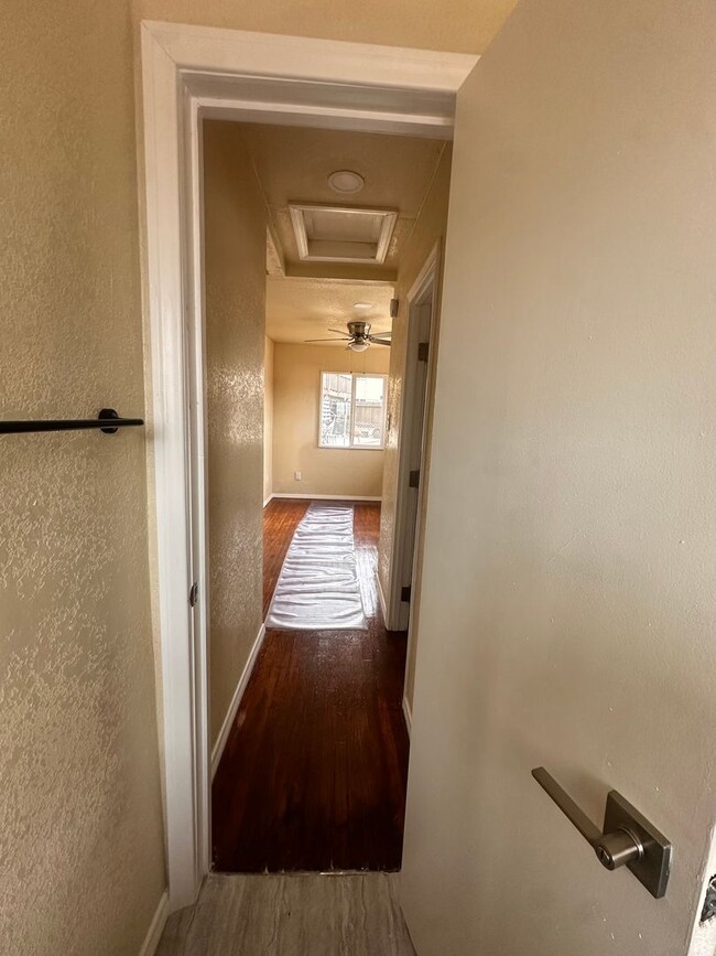 Building Photo - 2 Bedroom, 2 BA house for Rent in National...