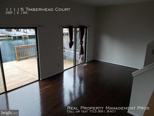 Building Photo - Serene Waterfront Living!