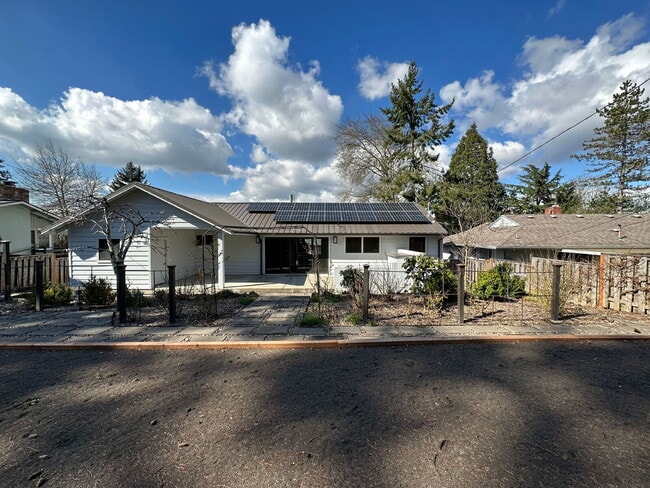 Building Photo - Beautiful Home in Cedar Hills/Commonwealth...