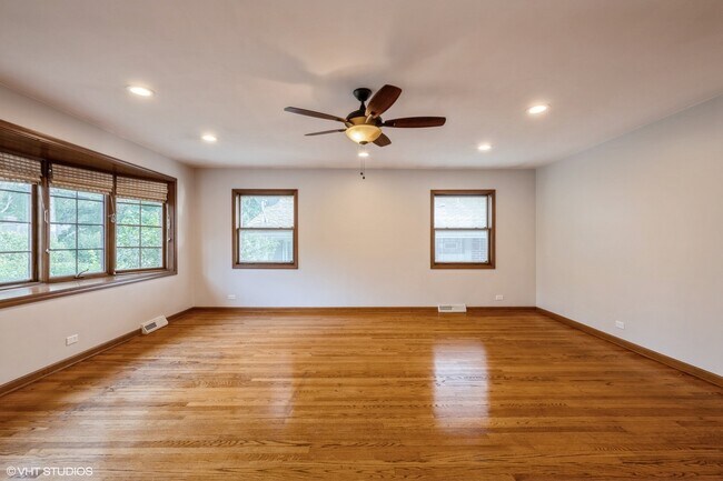Building Photo - 1690 Beverly Pl
