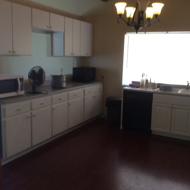 Kitchen - 2378 Stoneridge Rd