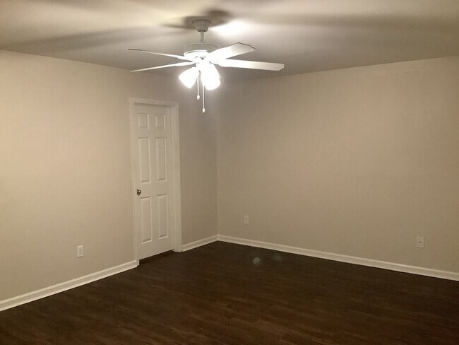 Building Photo - 1140 Moss Grove Dr