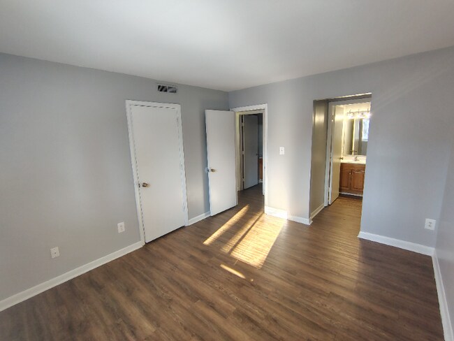 Foto del edificio - 600 Reusens Rd