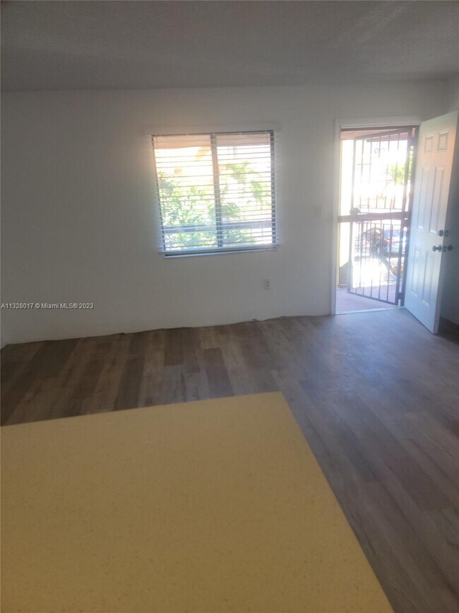 Foto del edificio - 2194 W 60th St
