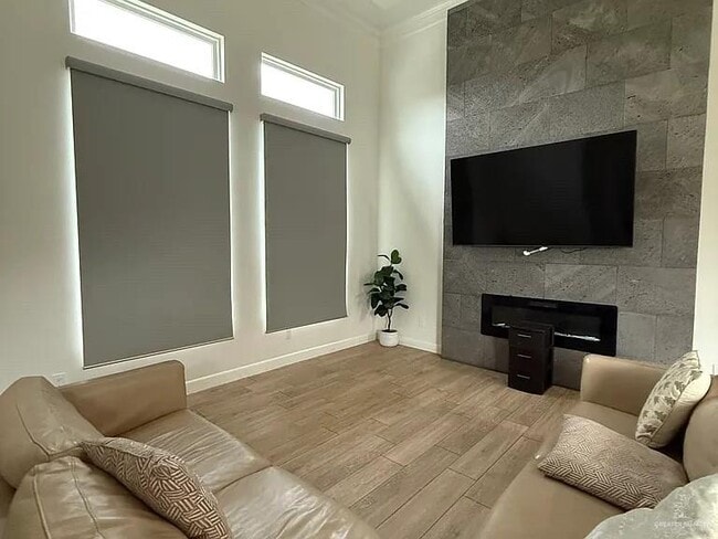 Building Photo - 8 St Honore Dr
