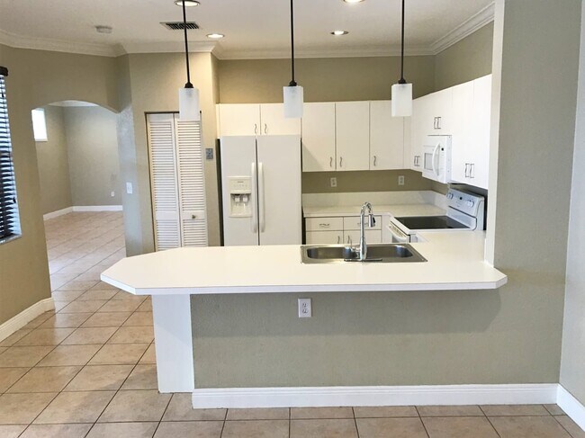 Building Photo - 11205 Sunview Way