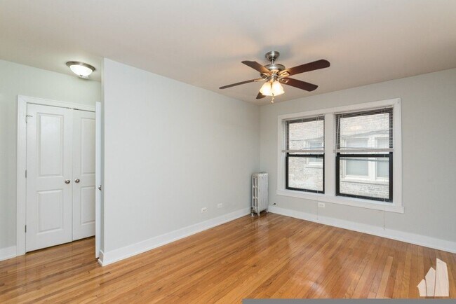 Foto del edificio - 516 W Cornelia Ave
